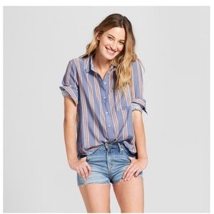 Universal Thread long sleeved button down top
